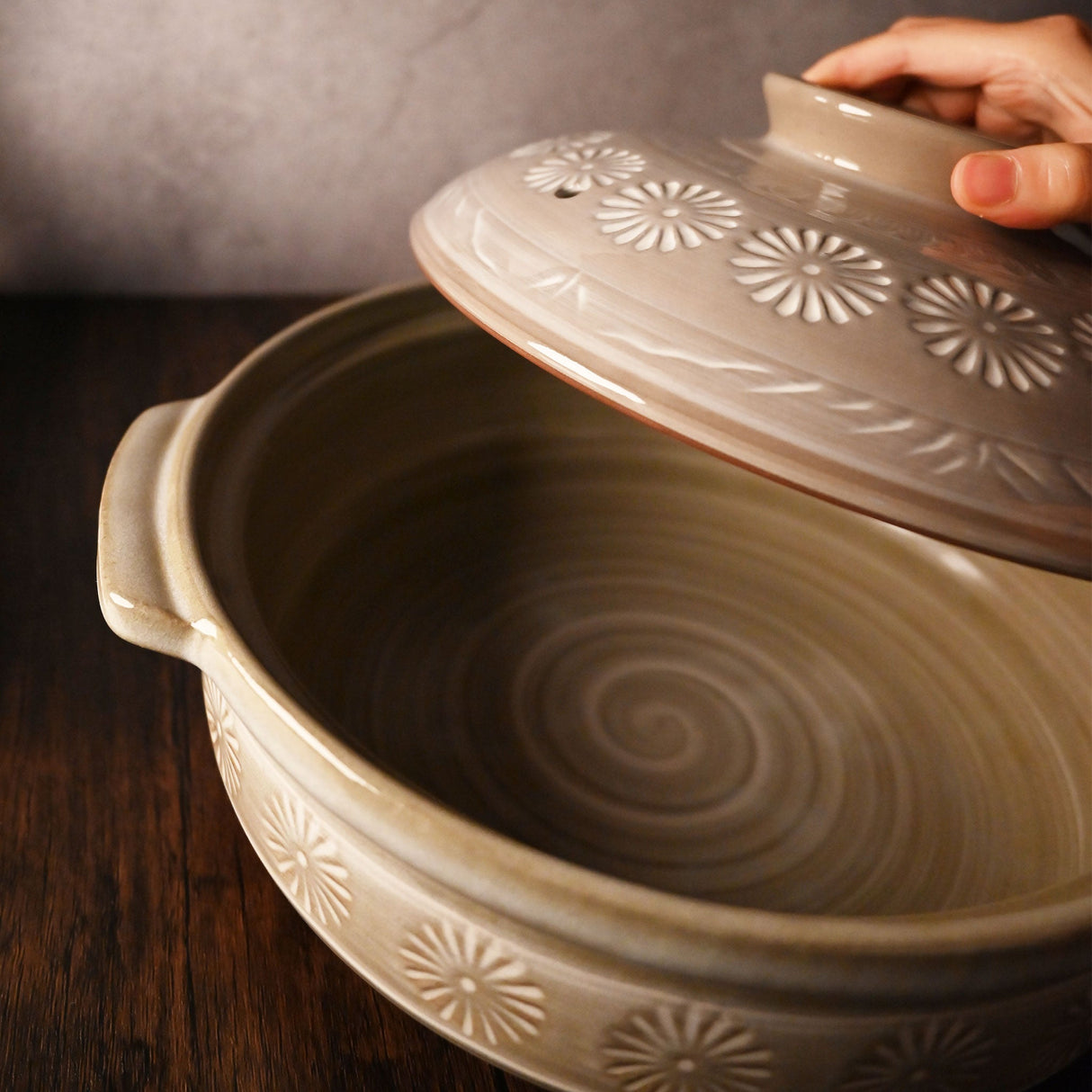 105 oz 11" Japanese Donabe Clay Pot - Gray Kiku