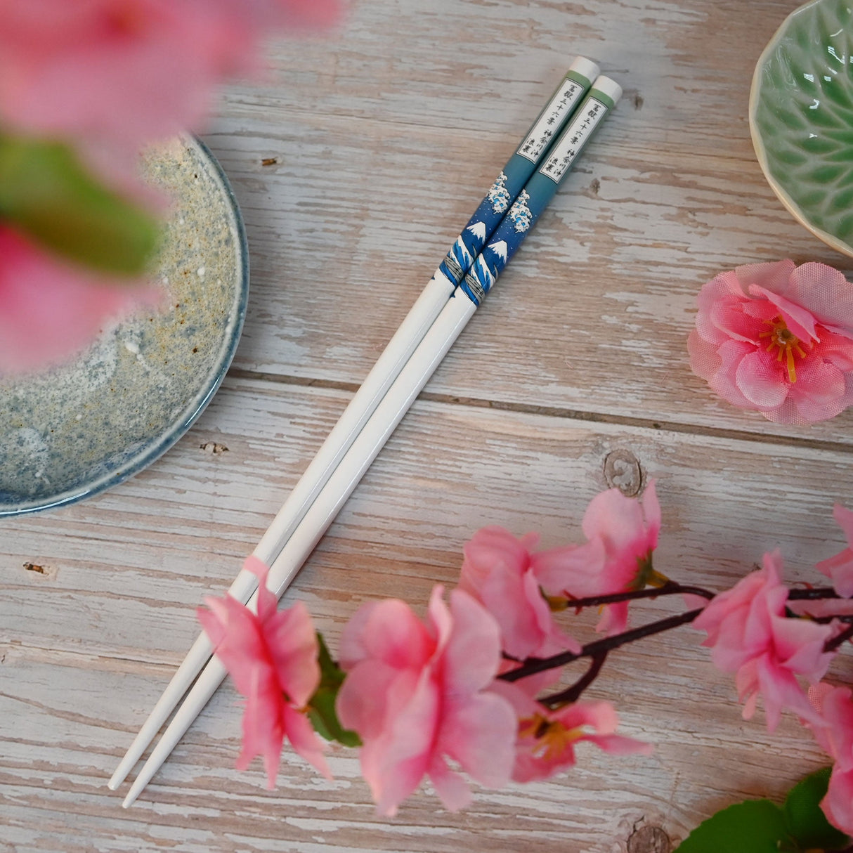 9" Japanese Lacquered Bamboo Chopsticks  -  Hokusai Wave White